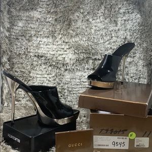Gucci black patent stilettos metal heel 11/10